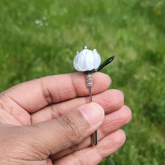 **Bouton de fleur** Fibules en verre filées à la flamme