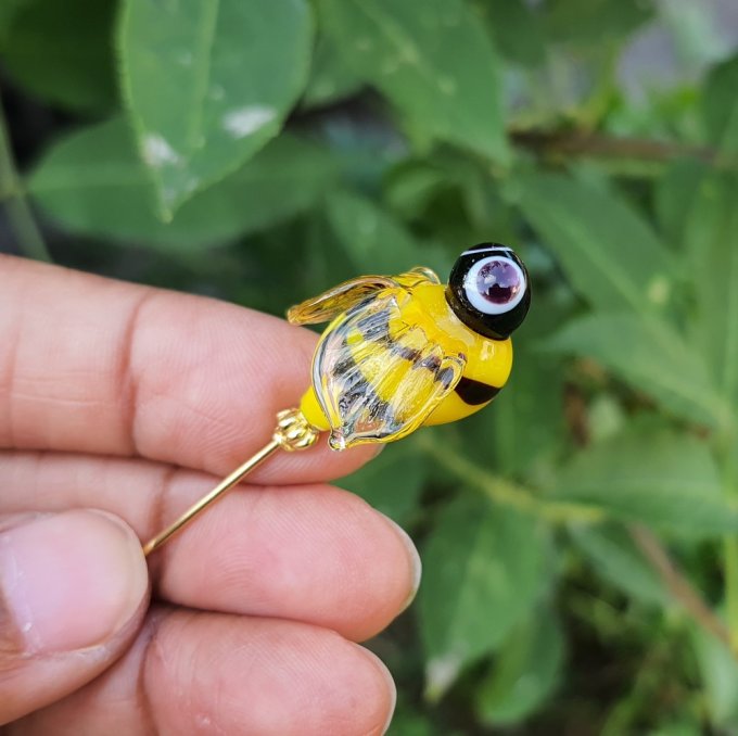 **Abeille** Fibule en verre filée à la flamme 